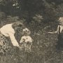 Osztopáni réten:Etelka néni,unokahúga Irénke,és Juditka.1951 kb.